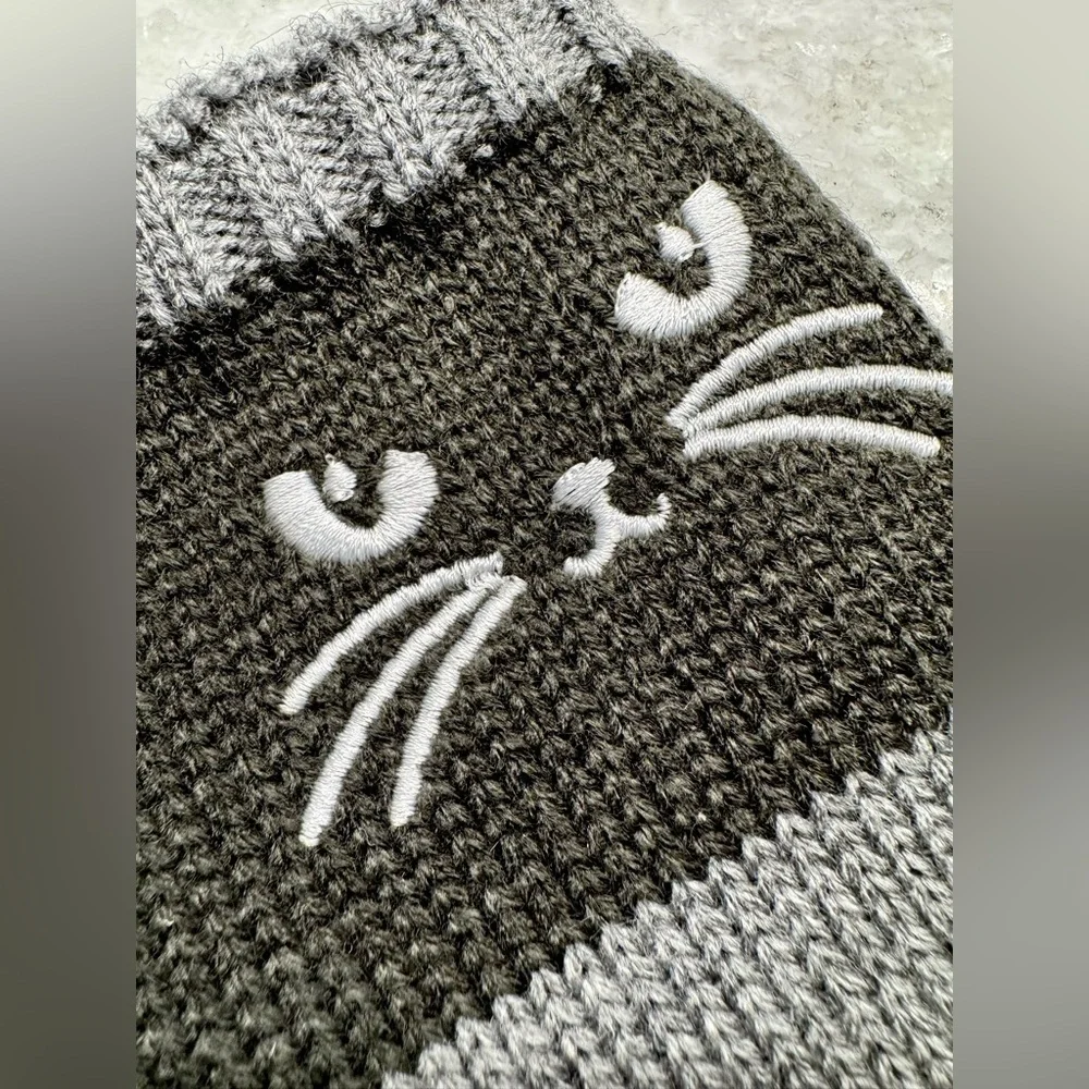 New Women’s Adult Size Gray Embroidered Cat Acrylic Knit Fingerless Gloves 8.25”